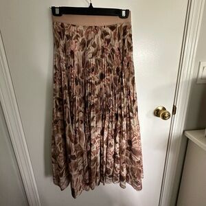 Aritzia Wilfred Twirl Skirt in patterned floral brown size S